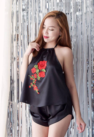 Yếm Thêu Hoa