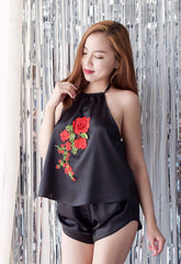 Yếm Thêu Hoa